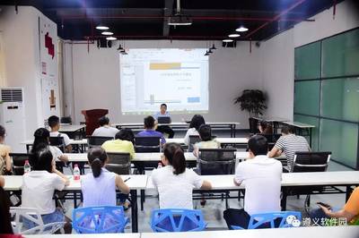 遵義軟件園（大學(xué)生創(chuàng)新創(chuàng)業(yè)園）舉辦勞動(dòng)法知識(shí)講座，助力創(chuàng)業(yè)企業(yè)合規(guī)發(fā)展
